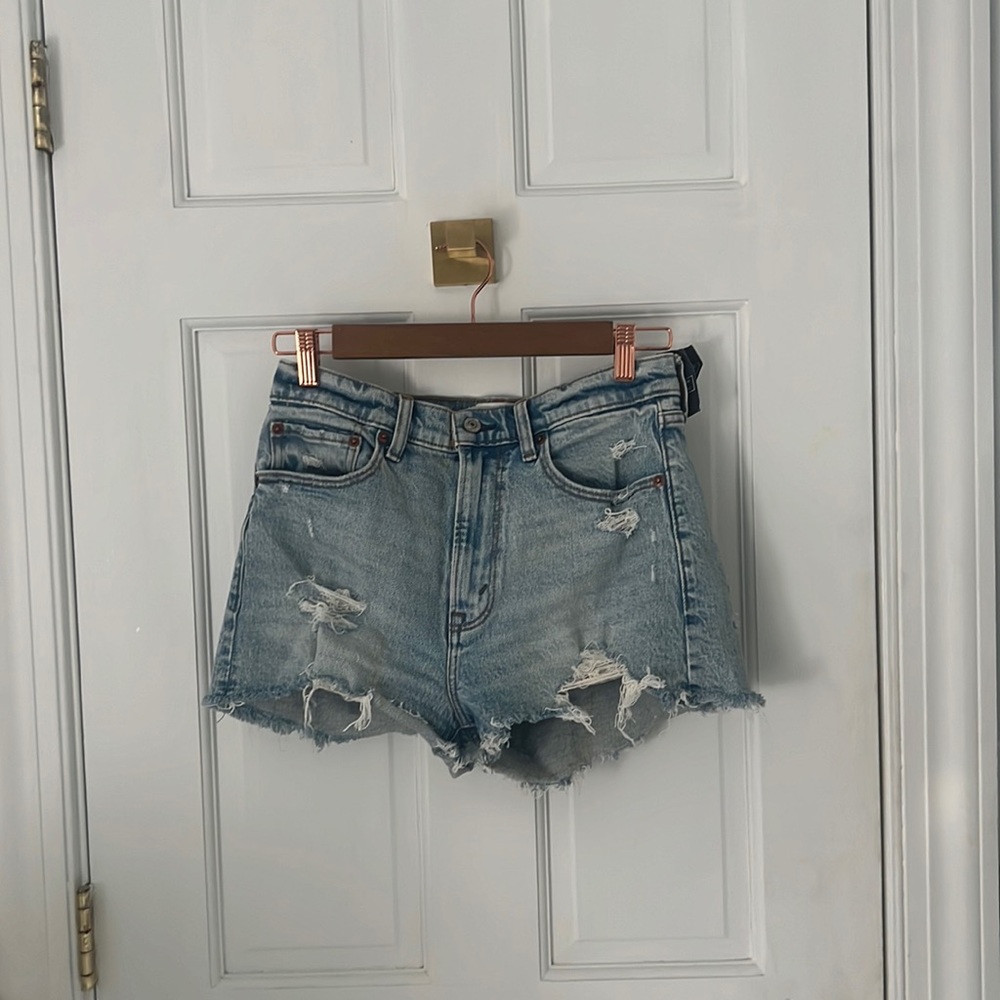 Abercrombie Mom Short high rise